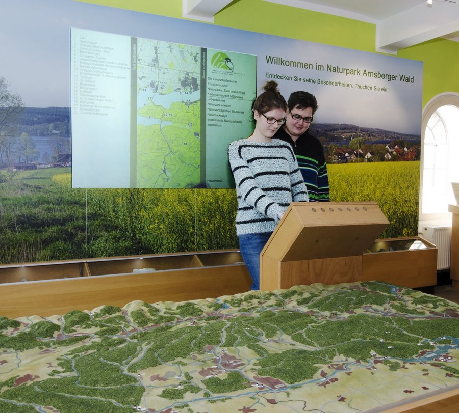 Pärchen im Erlebnisraum Landschaft - Foto: LIZ