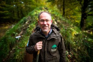 Naturparkführer Jörg Wasmuth lächelt in die Kamera - Foto: Daniel Schröder